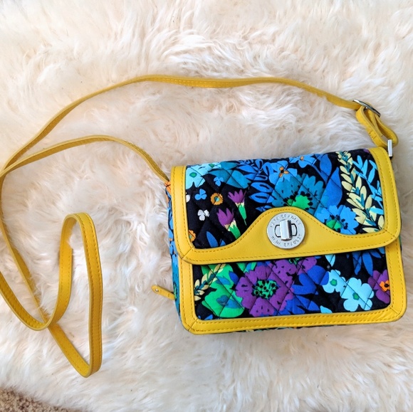 Vera Bradley Handbags - Vera Bradley crossbody purse